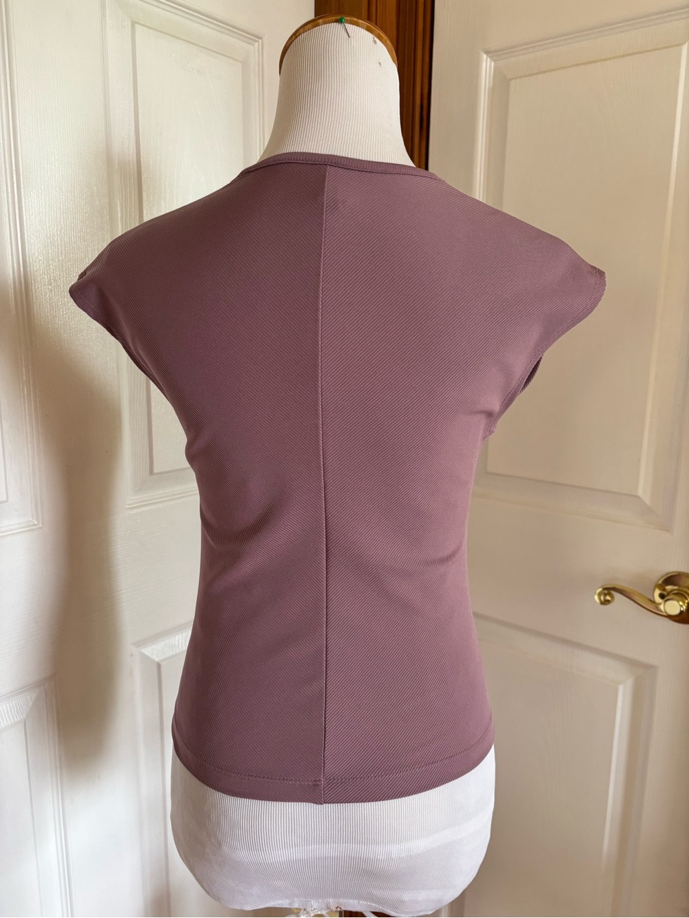 Athleta Bayview Tee XS Short Sleeve Scoop Neck Top in Mauve - Picture 2 of 9